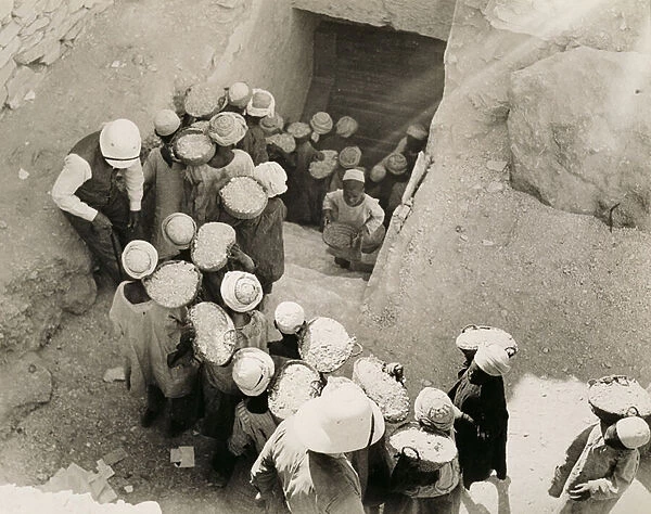 Closing the Tomb of Tutankhamun, Valley of the Kings, February 1923 (gelatin silver print)