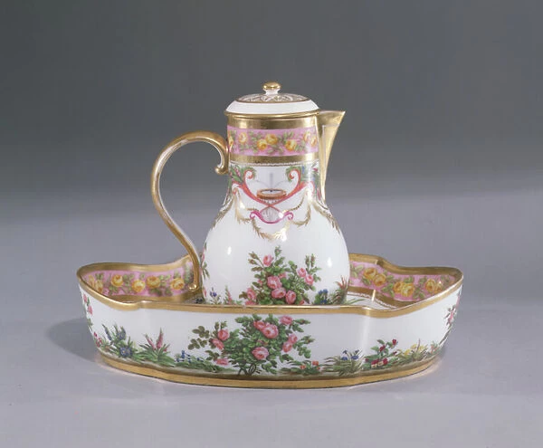 Ewer and basin, made in Paris (porcelain)
