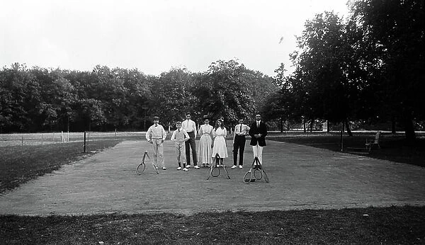 France, Centre, Indre-et-Loire (37), Saint Roch: Le Chateau du Tremblay, the Lemaitre family poses before a game of tennis, 1907