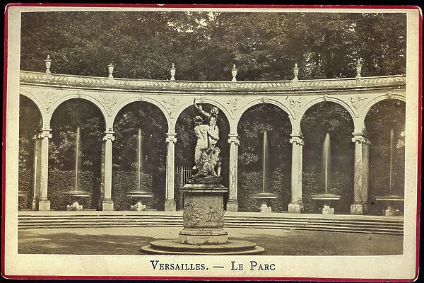 France, Ile-de-France, Yvelines (78), Versailles: In the park one of the many groves with its arcades, fountains and a statue, 1870