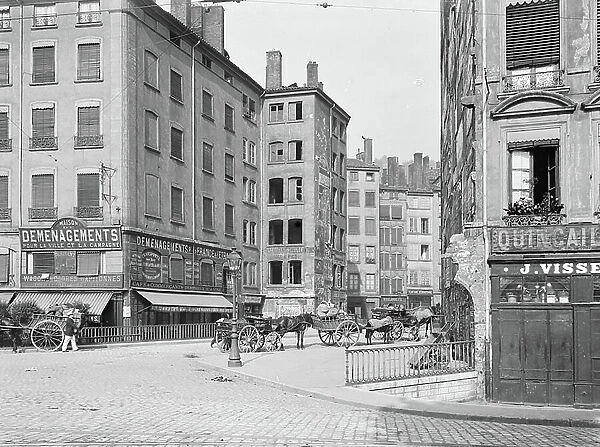 France, Rhone-Alpes, Rhone (69), Lyon: Saint Paul district, Place Saint Paul with shops, convoy of hippomobile cars / dilligence of relocation and works with many buildings in demolition including the restaurant of the 13 cantons