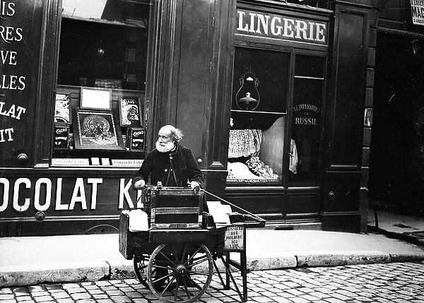 France, Rhone-Alpes, Rhone (69), Lyon: Guillotiere district, rue de la Guillotiere, a barbarly organ player, 1907 - lingerie shop 'A l'imperatrice de Russie'