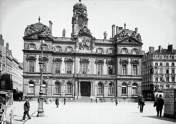 France, Rhone-Alpes, Rhone (69), Lyon: place de hotel de ville, 1900 - poster: school Berlitz