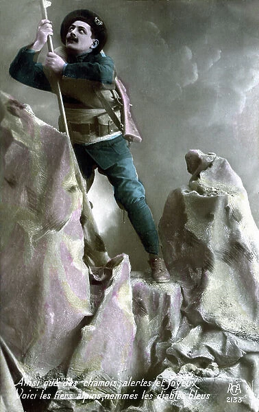 French alpine hunter at the beginning of the 20th century (postcard)