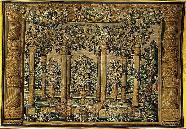 Galleries with animals or Gallery of espaliers. Manufactured in silk and wool in unknown workshop, 295 x 454 cm (17th century). A tripartite pergola, held up by four pairs of Corinthian columns with gilded bases and capitals