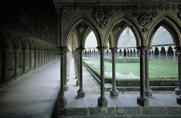 Gothic architecture: the '' wonder', view of the cloitre. 1225-1228 Abbey of Mont Saint Michel (Manche)