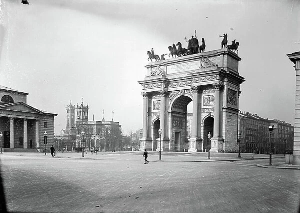 Italy, Milan: Arch of Triumph of Milan or Porta Sempione, known as Arco della Pace (Arc of Triumph of Simplon or Arc of Peace) by Luigi Cagnola (1762-1833), 1900