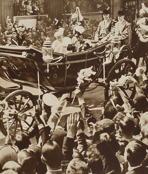 Jubilee Cheers for the King and Queen, 1935 (b  /  w photo)