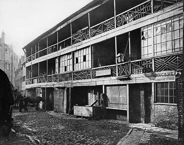 Kings Head Inn Yard, Southwark, c. 1881 (b  /  w photo)