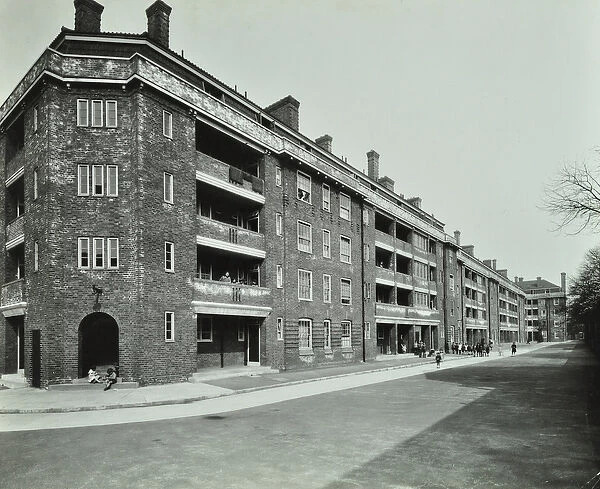 Kingshold Estate, London, 1933 (b  /  w photo)
