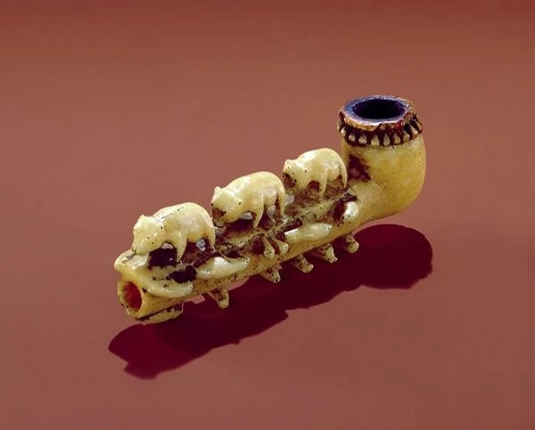 Korvack pipe with carved Polar Bears (ivory)