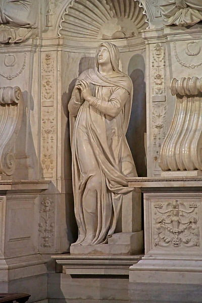 Leah, from the tomb of Julius II, 1515 (marble)