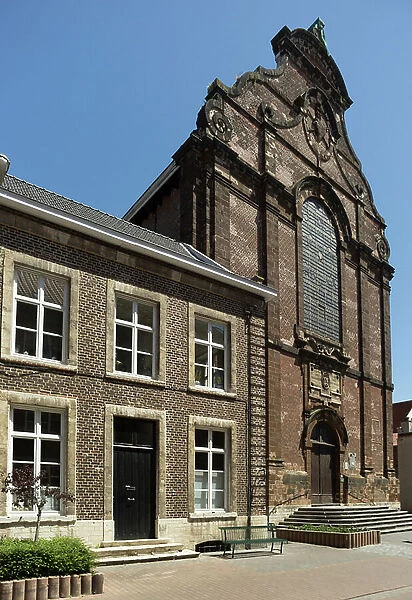 Parish church (Kruisherenkerk). Exterior. The facade. Baroque. 1656 -1667