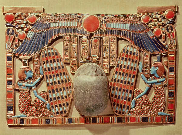 Pectoral decorated with the winged scarab protected by Isis and Nephthys