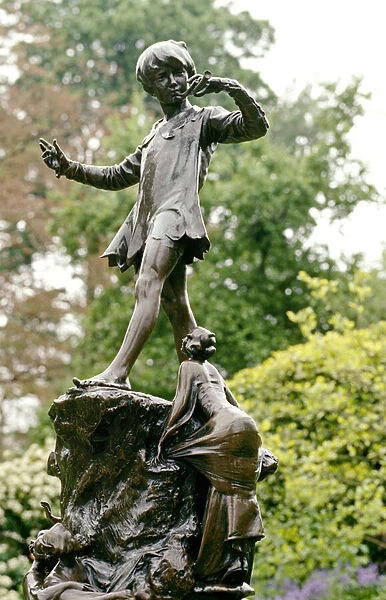 Peter Pan Statue, Kensinton Gardens, London, United Kingdom (photo)