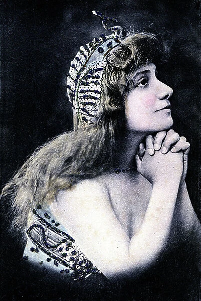 Portrait of Marie Caroline Laparcerie known as Cora Laparcerie (1875-1951) in 1902