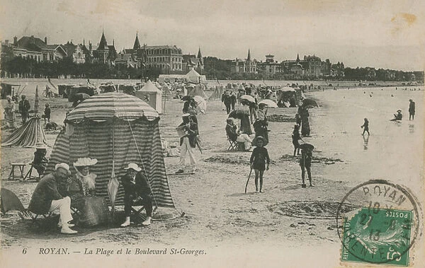 Postcard of the beach and Boulevard St Georges, Royan, France sent in 1913 (b  /  w photo)
