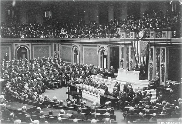 President Woodrow Wilson addressing Congress, c. 1917 (b / w photo)