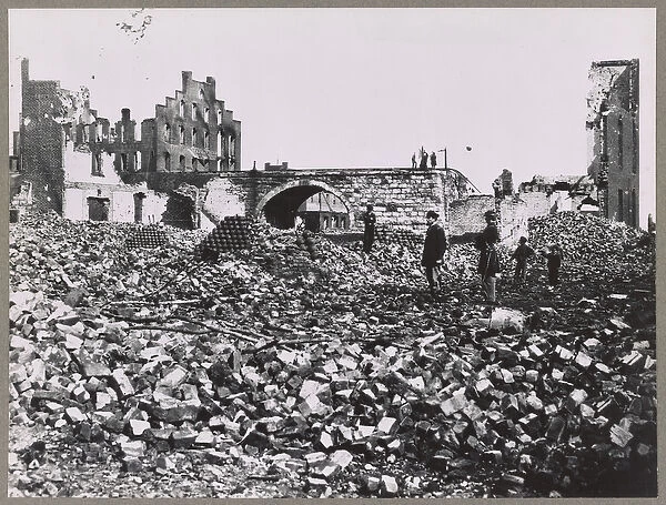 The ruins of Richmond, Virginia, 1865 (b  /  w photo)