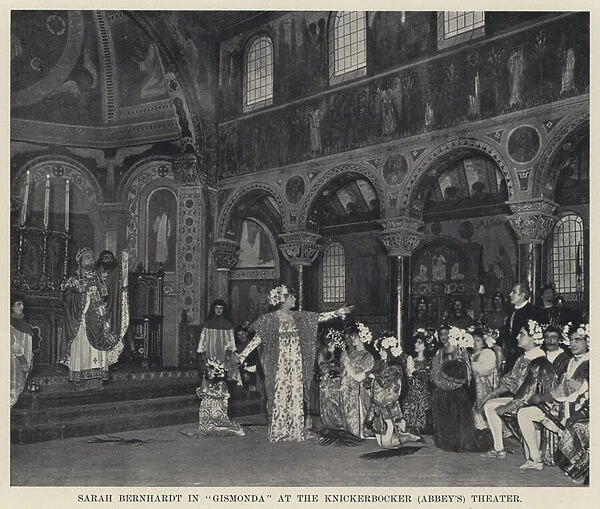 Sarah Bernhardt in 'Gismonda'at the Knickerbocker (Abbey s) Theater (b  /  w photo)