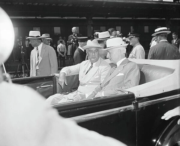 U. S. President Franklin Roosevelt and Secretary of State Cordell Hull in Automobile, Washington DC, USA, August 24, 1939 (b / w photo)