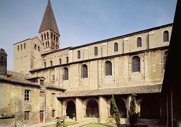 View of the St. Ardain cloister, 10th-11th century (photo)