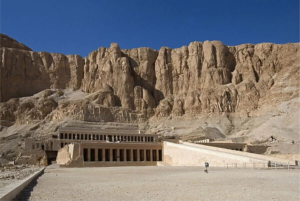 View of the temple dedicated to Queen Hatshepsut (photography)