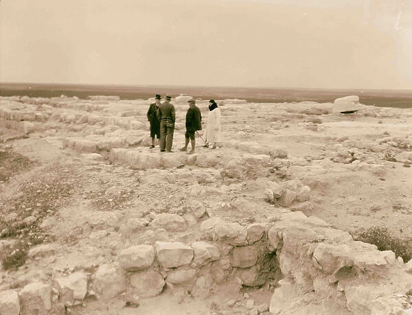 Tel Deweir Lachish Jewish palace-fort crest Column base