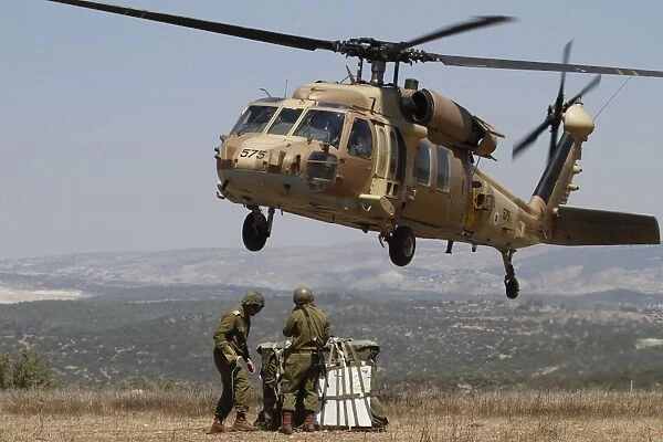Soldiers practice external cargo mounting on a UH-60 Yanshuf of the Israel Air Force