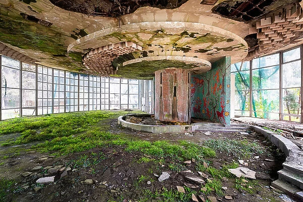 The Bar in Decay