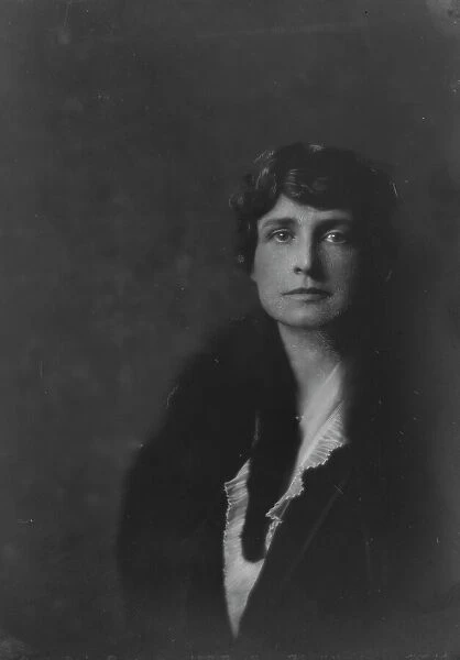 Davis, Sheldon, Mrs. portrait photograph, 1917 June 11. Creator: Arnold Genthe
