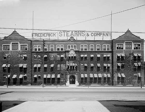 Fred Stearns lab, Detroit, Mich. between 1910 and 1920. Creator: Unknown