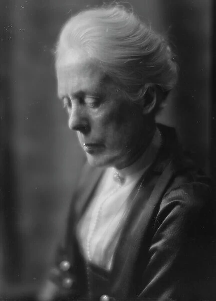 Freeman, J.F. Mrs. portrait photograph, 1914 June 29. Creator: Arnold Genthe