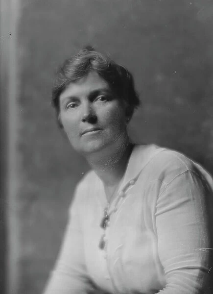 Gardner, C.H. Mrs. portrait photograph, 1915 Nov. 22. Creator: Arnold Genthe