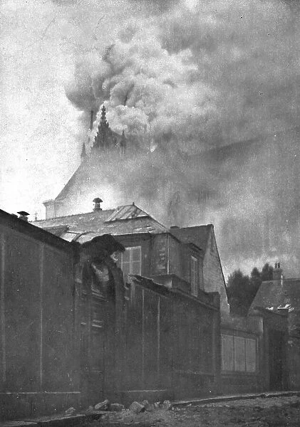 Le Cathedrale de Reims en flammes; Le clocher a l'Ange et la toiture du chevet en feu, 1914. Creator: T Holden Waterhouse