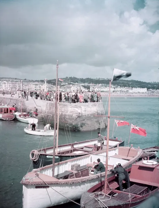 Framed Print : Paignton Seaside Print, c1955 Framed Print : Paignton Seaside Print, c1955