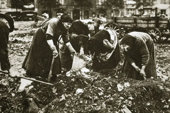 Framed Print : WWI German Civilian Starvation Print, Berlin 1914-1918 Framed Print : WWI German Civilian Starvation Print, Berlin 1914-1918