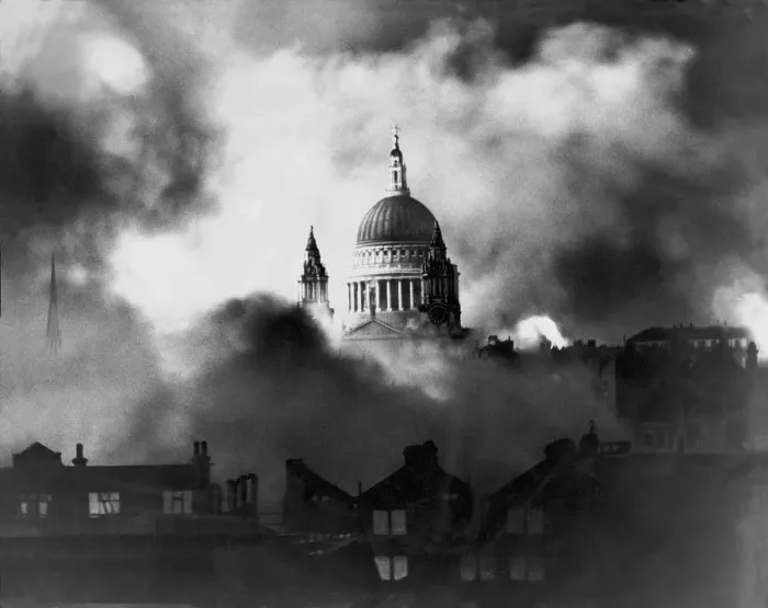 Framed Print : St Paul's Cathedral Print, London at War Framed Print : St Paul's Cathedral Print, London at War