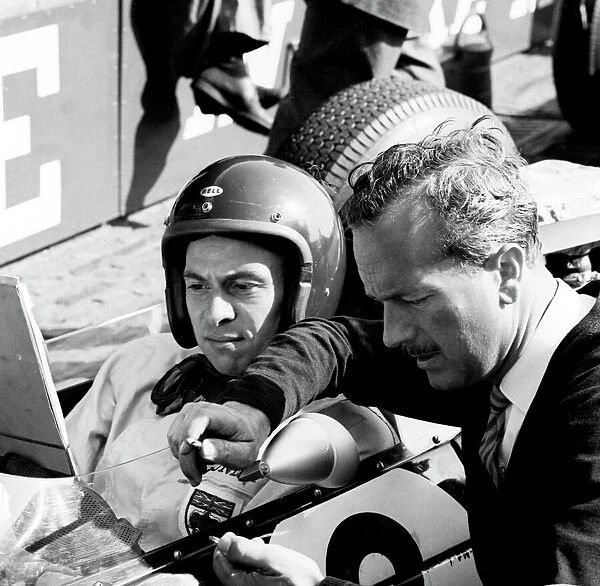 1963 Dutch Grand Prix - Jim Clark and Colin Chapman: Jim Clark with team boss Colin Chapman