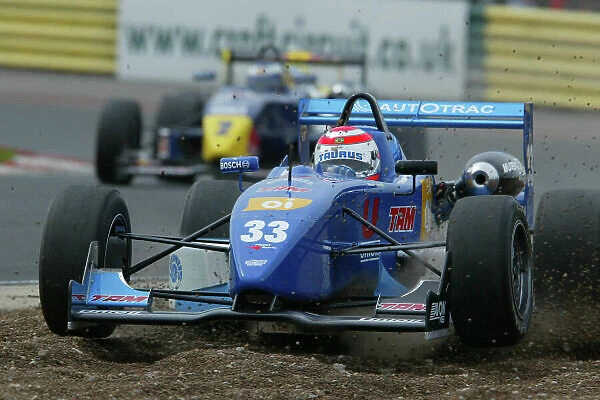 2003 British Formula 3 Championship. Croft 4th May. Nelsinho Piquet flies across the gravel. World Copyright - Todd / Ebrey / LAT Photographic