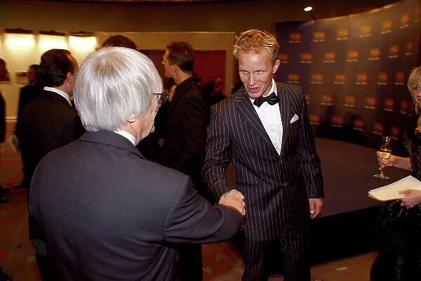 2004 FIA Awards Dinner Monte Carlo, Monaco. 11th December 2004 Bernie Ecclestone shakes hands with Petter Solberg. Portrait. World Copyright: Malcolm Griffiths / LAt Photographic ref: Digital Image Only