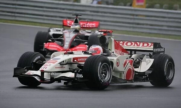 2006 Hungarian Grand Prix - Sunday Race, Hungaroring, Hungary. Rubens Barrichello, Honda RA106, 4th position, leads Pedro de la Rosa, McLaren MP4 / 21-Mercedes-Benz, 2nd position