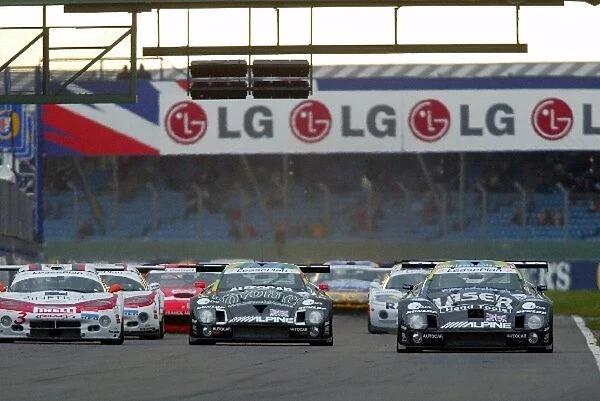 FIA GT Championship: Jamie Campbell-Walter Lister Storms into the lead at the start