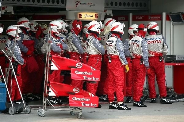 Formula One World Championship: Toyota pit crew