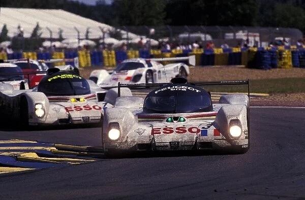 Le Mans 24 Hours: Race winners Eric Helery  /  Christophe Bouchut  /  Geoff Brabham Peugeot 905 Evo 1C leads the sister car of Thierry Boutsen  / 