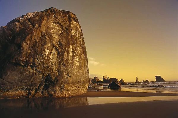 Sunset over Beach and Rock Formations, Bandon Beach Oregon Coast, Oregon, USA
