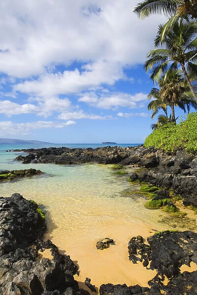 USA, Hawaii Islands, Maui, Shallow Ocean Water Surrounded By Rocks; Makena, Maui Wai Or Secret Beach