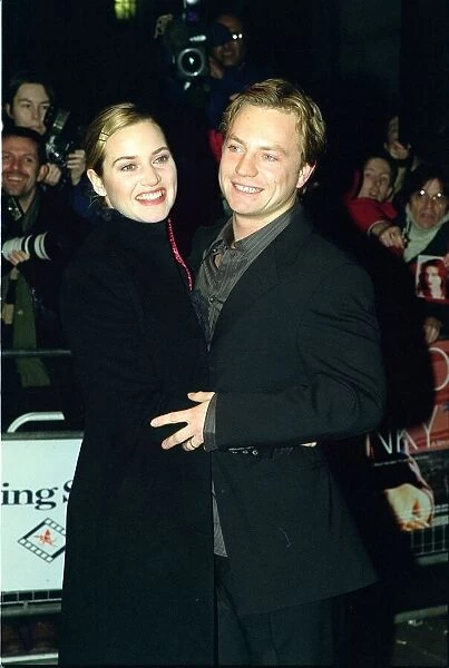 Actress Kate Winslet and fiance Jim Threapleton Nov 1998 arrive for the premiere of