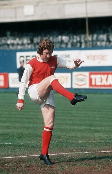Alan Ball of Arsenal warms up prior to the match against Chelsea at Stamford Bridge