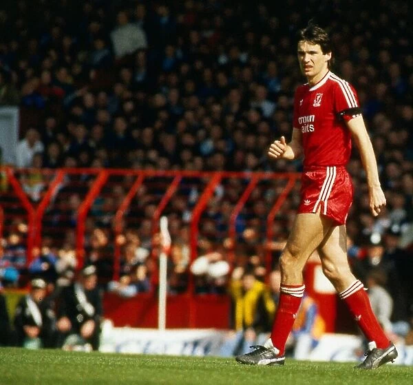 Alan Hansen in action for Liverpool April 1988